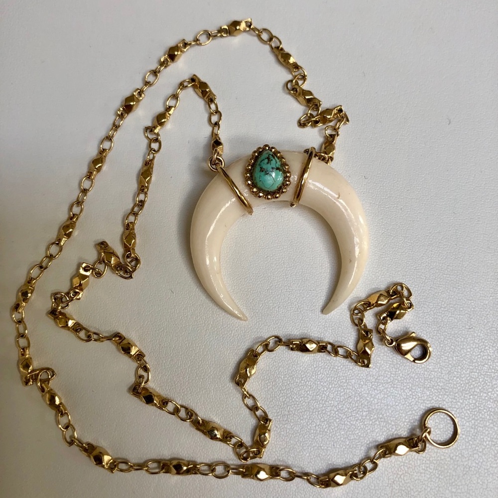 Lili Claspe necklace